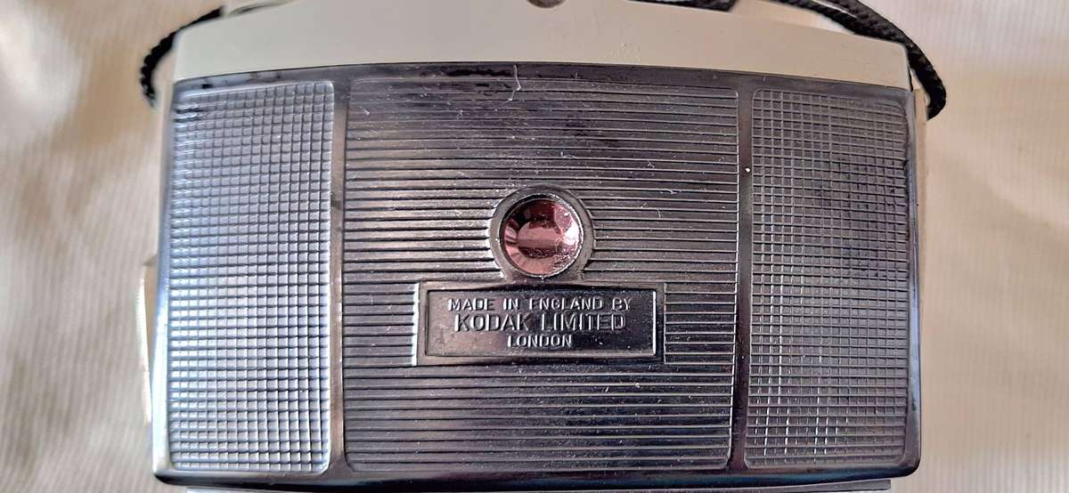 Kodak Brownie Cresta 3 Camera with 320 mount dakon lens and strap For Display or Prop