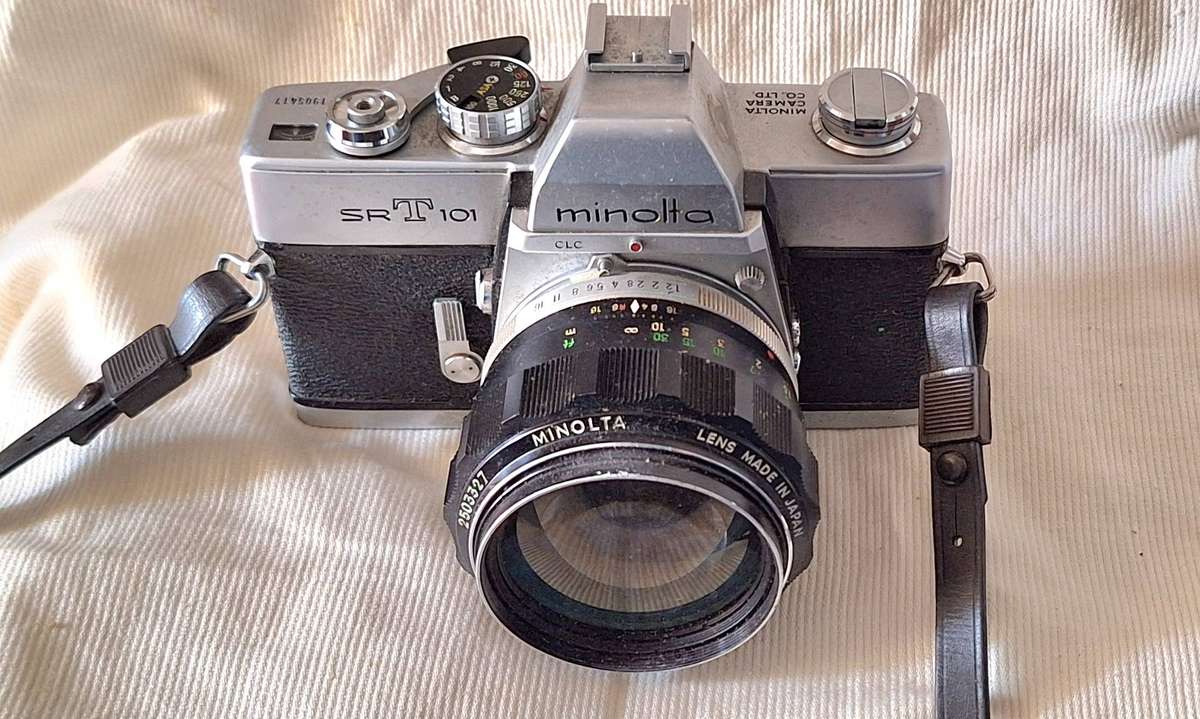 Minolta SR T 101 in Black Case
