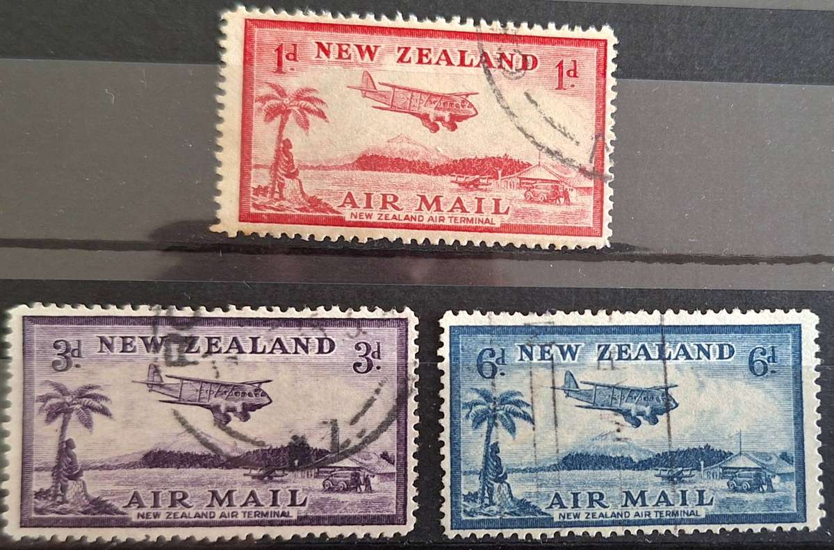 New Zealand 1935 Airmail Set of 3 Used Hinged stamps