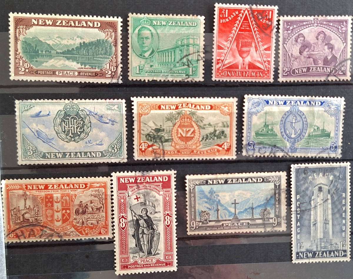 New Zealand 1946 Peace Set of 11 Used Hinged stamps