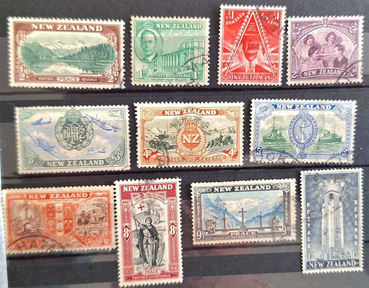 New Zealand 1946 Peace Set of 11 Used Hinged stamps