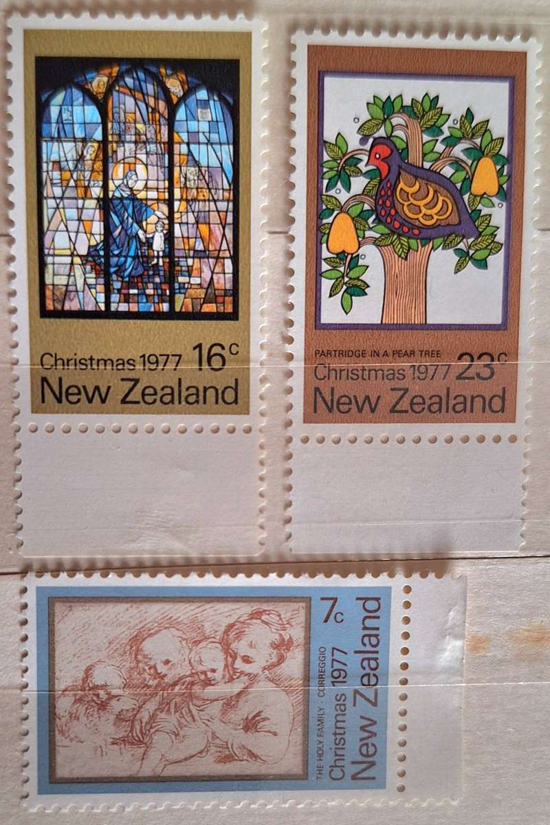 New Zealand 1977 Christmas Set of 3 Mint stamps
