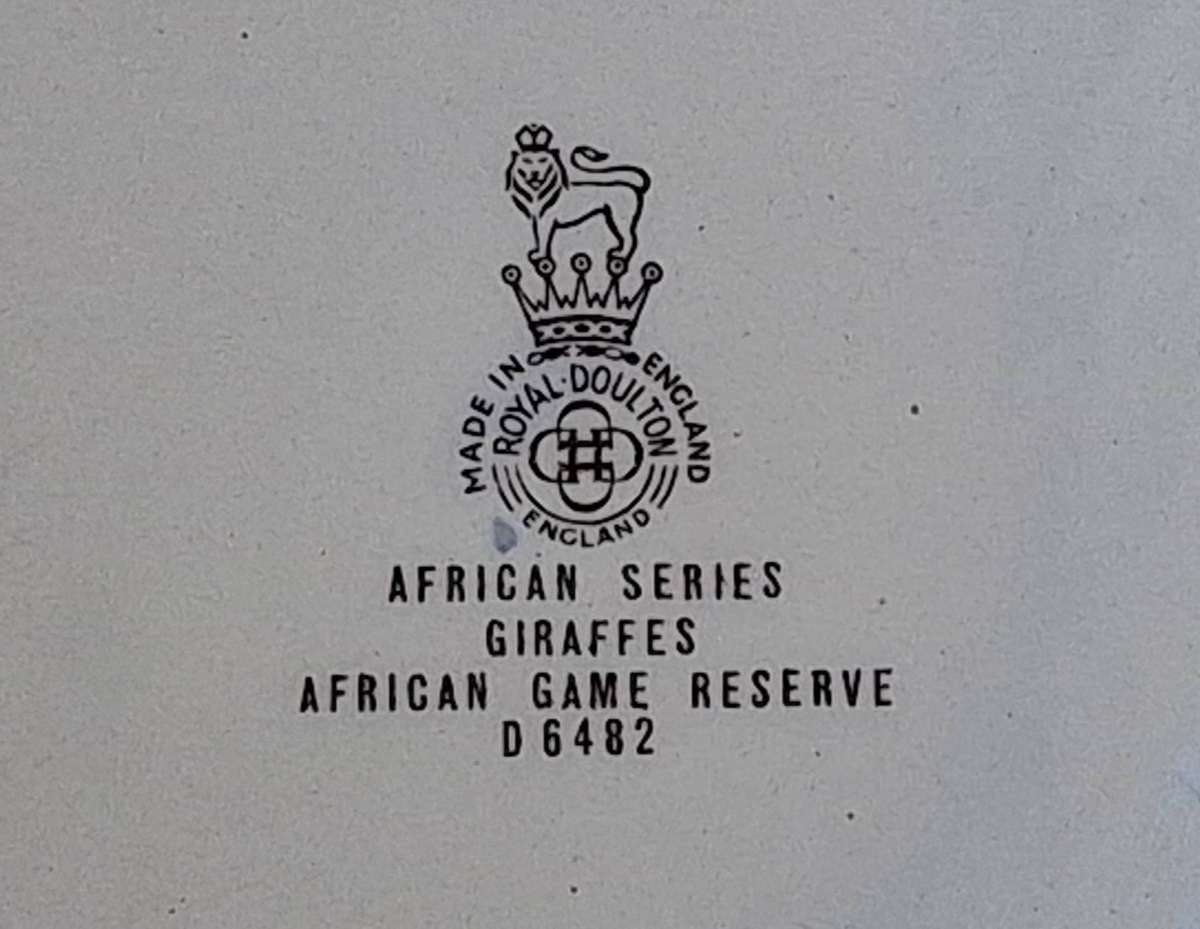 Royal Doulton ''African Series Giraffes African Game Reserve" D 6482 26.5cm Wall Plate