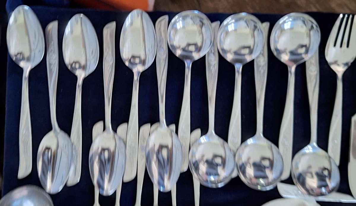 Vintage Eetrite Rosita 62 piece stainless steel cutlery