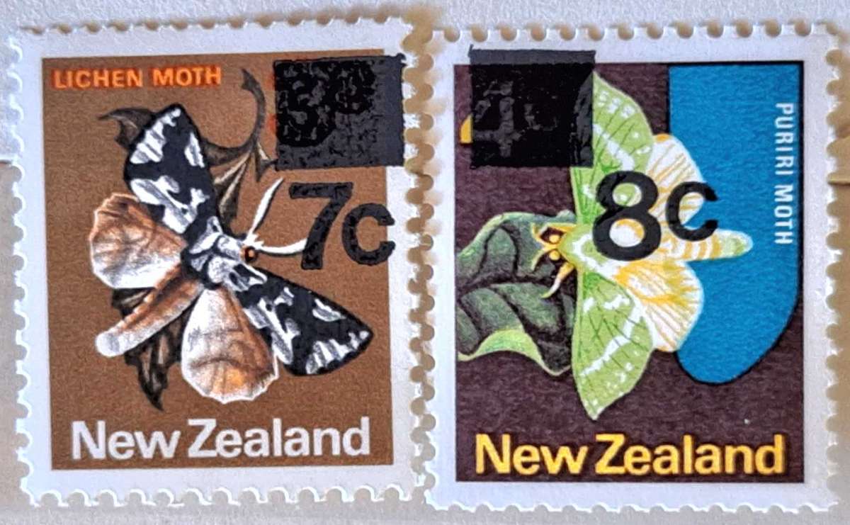 New Zealand 1977 Postafix Set of 2 Unused Hinged stamps