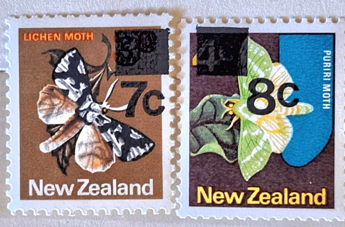 New Zealand 1977 Postafix Set of 2 Unused Hinged stamps