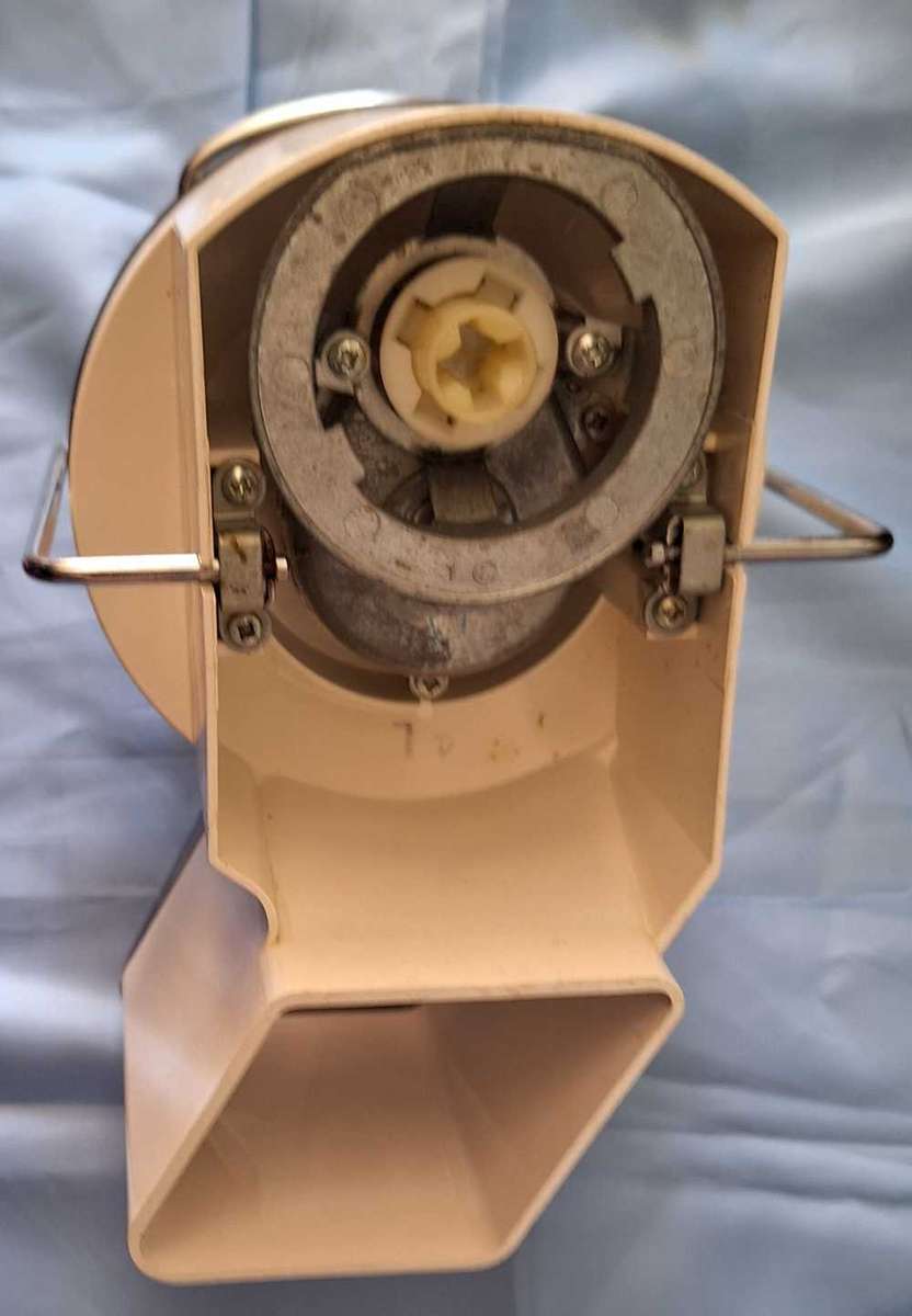 Kenwood Continuous Grater / Slicer Attachment for Chef 4 Slicing / Grating Discs included