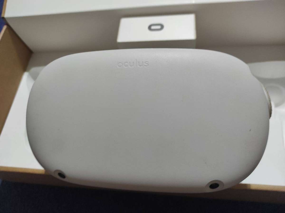 Oculus Quest 2 256GB VR Headset + Official Link Cable & Carry Case