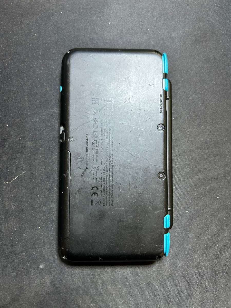 Nintendo 2DS XL - Black & Turquoise *Not Working*