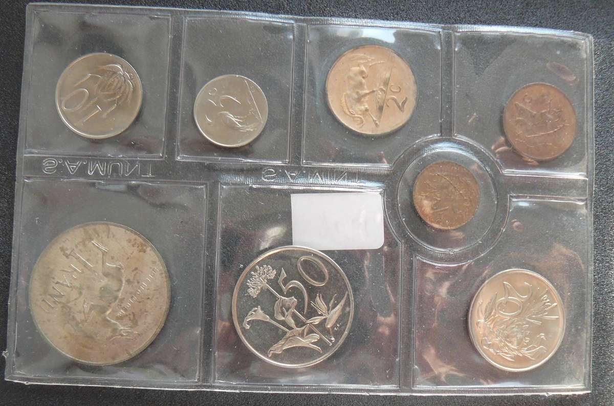 1976 UNC SET WITH SILVER R1