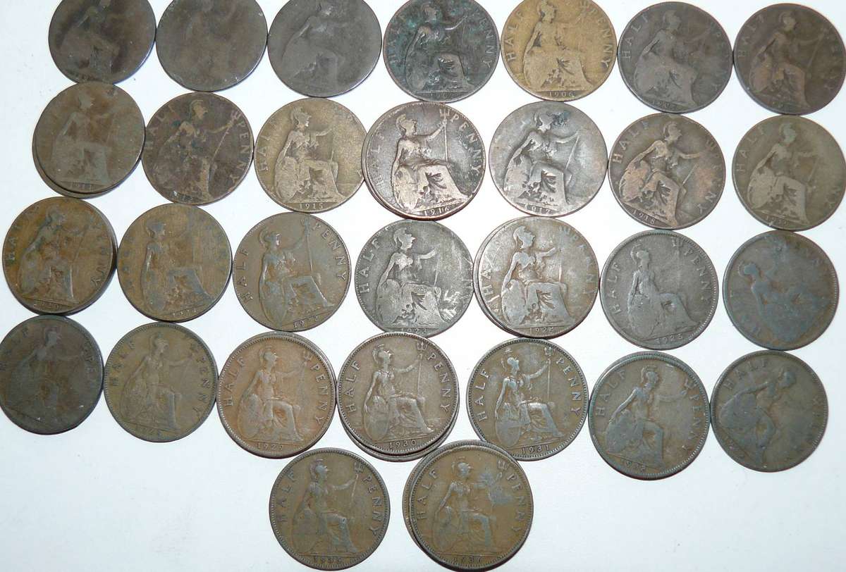 BRITISH HALF PENNY 18991 - 1967 SOME MISSING YEARS WORN AND DUPLICATION COINS ALL FOR ONE BID