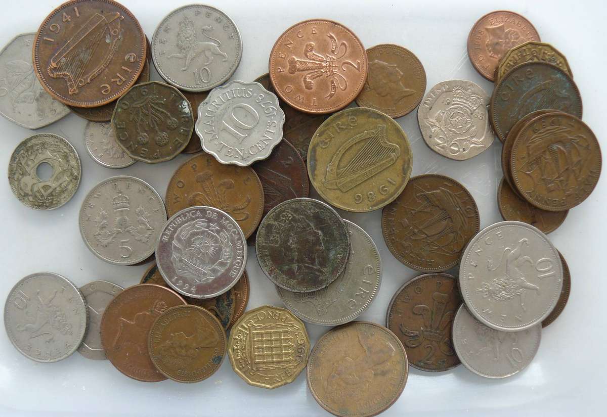 ODD LOT OF COINS MOSTLY GB ONE BID FOR COLLECTION