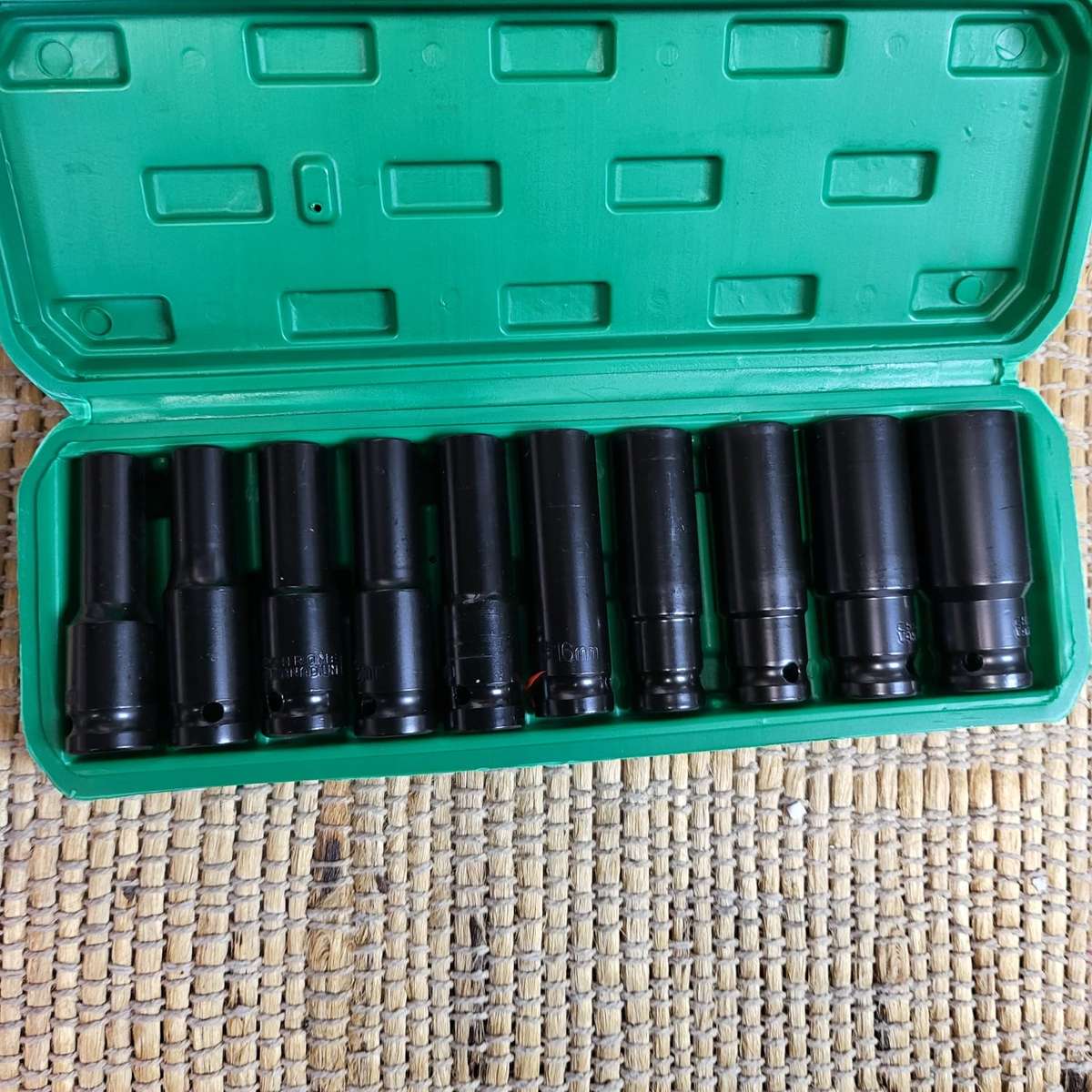 Impact tube socket set