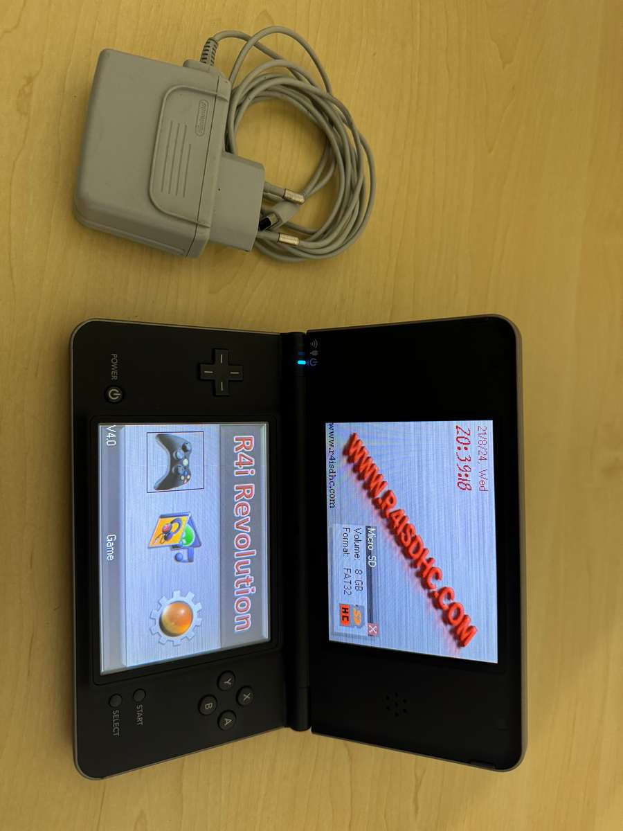 Nintendo DSi XL (Nintendo DS)