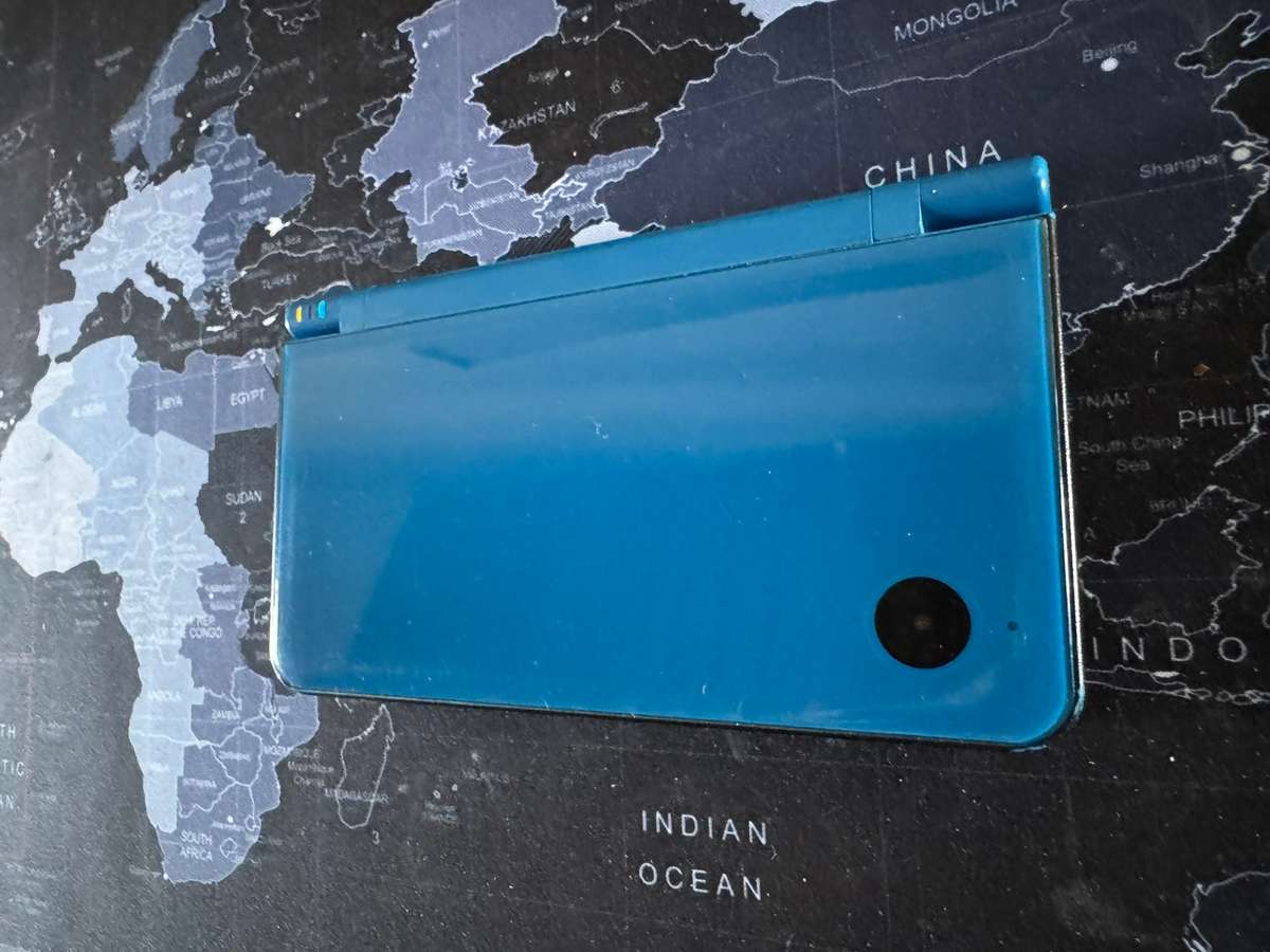 Nintendo DSi XL (Nintendo DS)