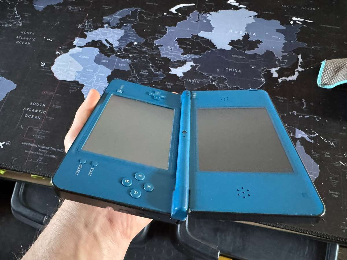 Nintendo DSi XL (Nintendo DS)