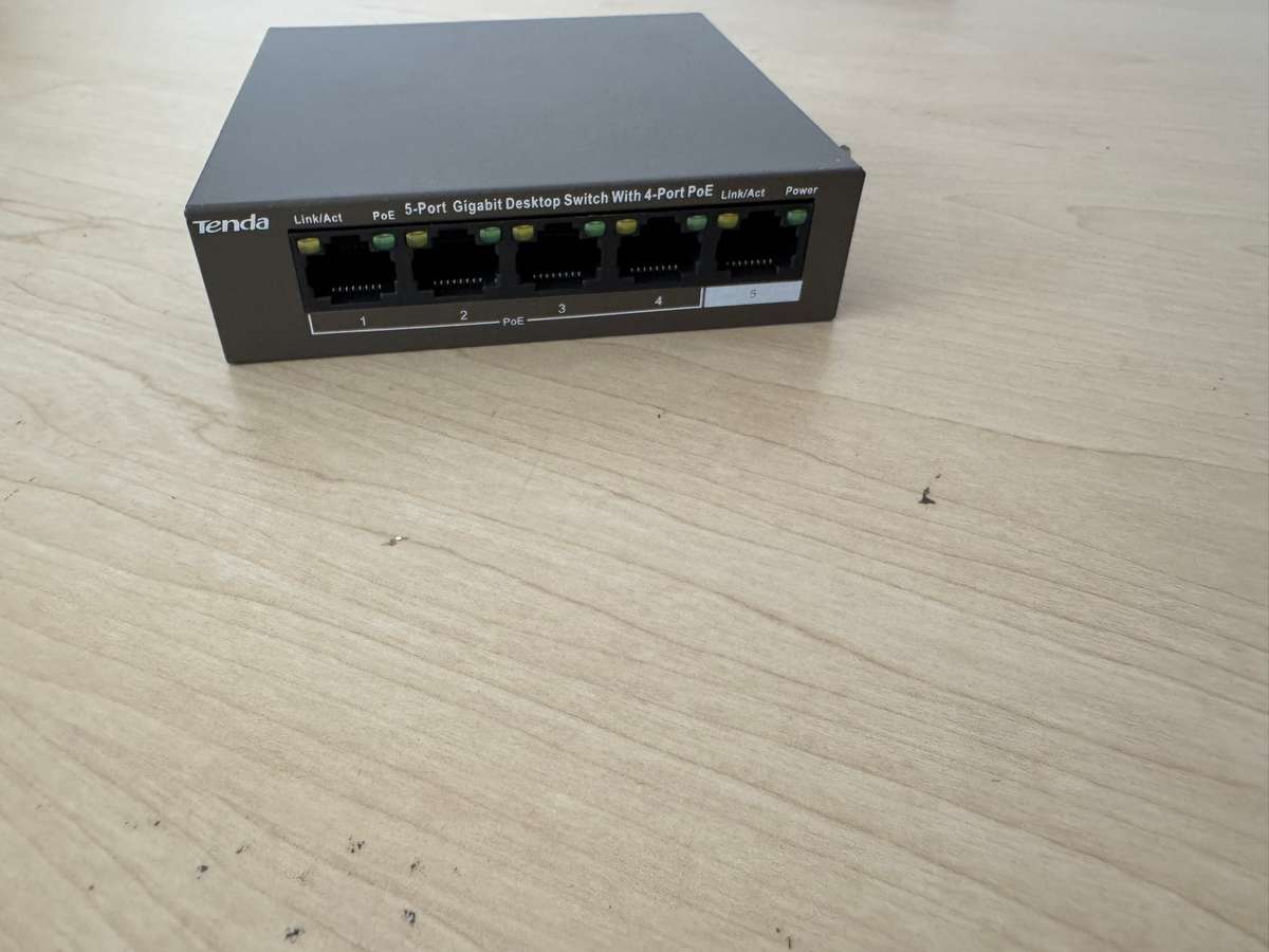 5-Port Gigabit Desktop Switch (4-Port POE)