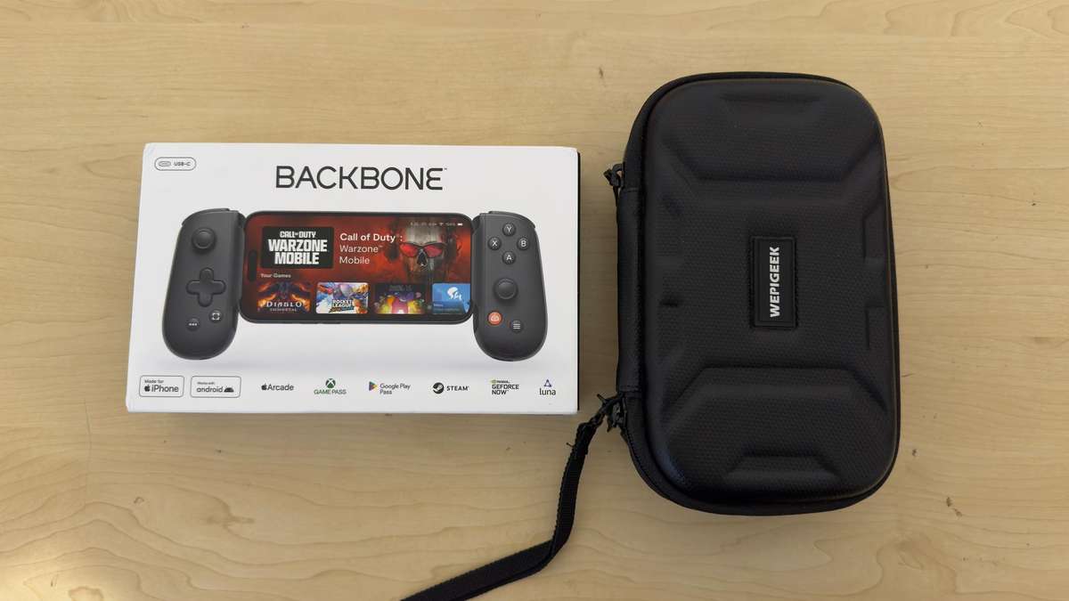 Backbone One Controller (2nd Gen)  + Carry Case