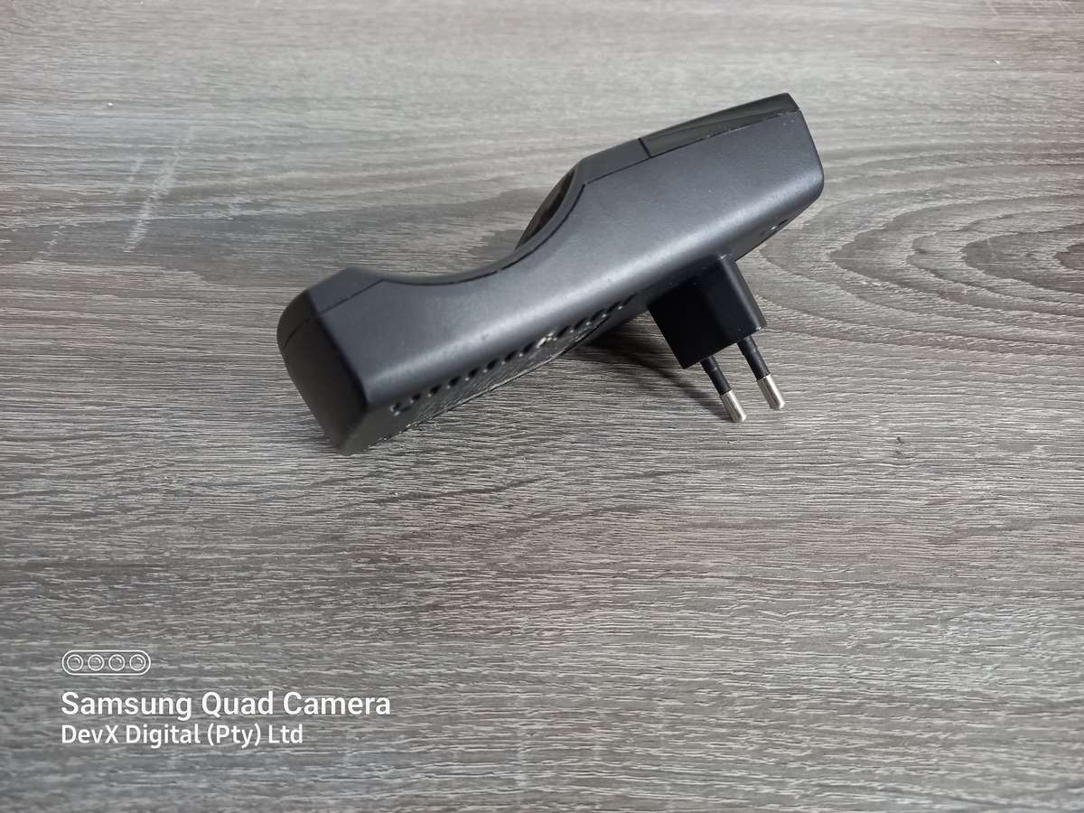 Verified Tested - Duracell Battery Charger For AA & AAA Batteries - LED Light Indicator - CEF14EU