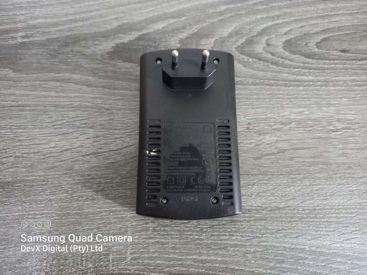 Verified Tested - Duracell Battery Charger For AA & AAA Batteries - LED Light Indicator - CEF14EU