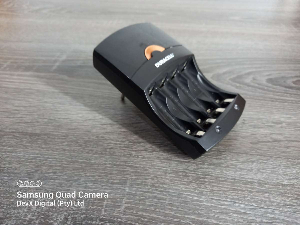 Verified Tested - Duracell Battery Charger For AA & AAA Batteries - LED Light Indicator - CEF14EU