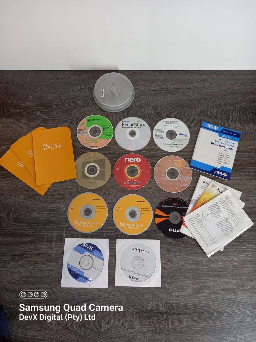Collectors Lot: Original Software Disks - Including Windows, Office & Drivers + More - 11 Disks