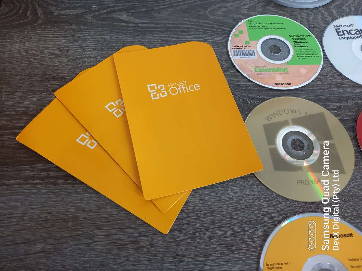 11 x Original Software Disks - Including Windows, Office & Drivers + More - Perfect For Collectors