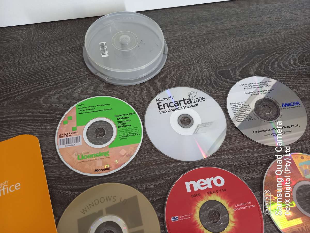 11 x Original Software Disks - Including Windows, Office & Drivers + More - Perfect For Collectors