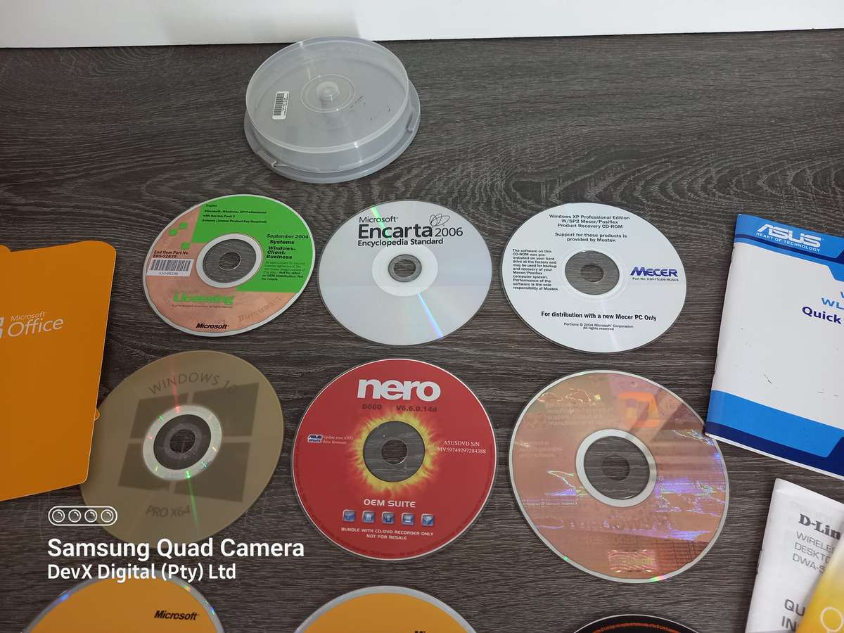 Collectors Lot: Original Software Disks - Including Windows, Office & Drivers + More - 11 Disks