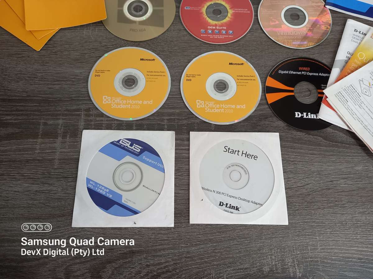 Collectors Lot: Original Software Disks - Including Windows, Office & Drivers + More - 11 Disks