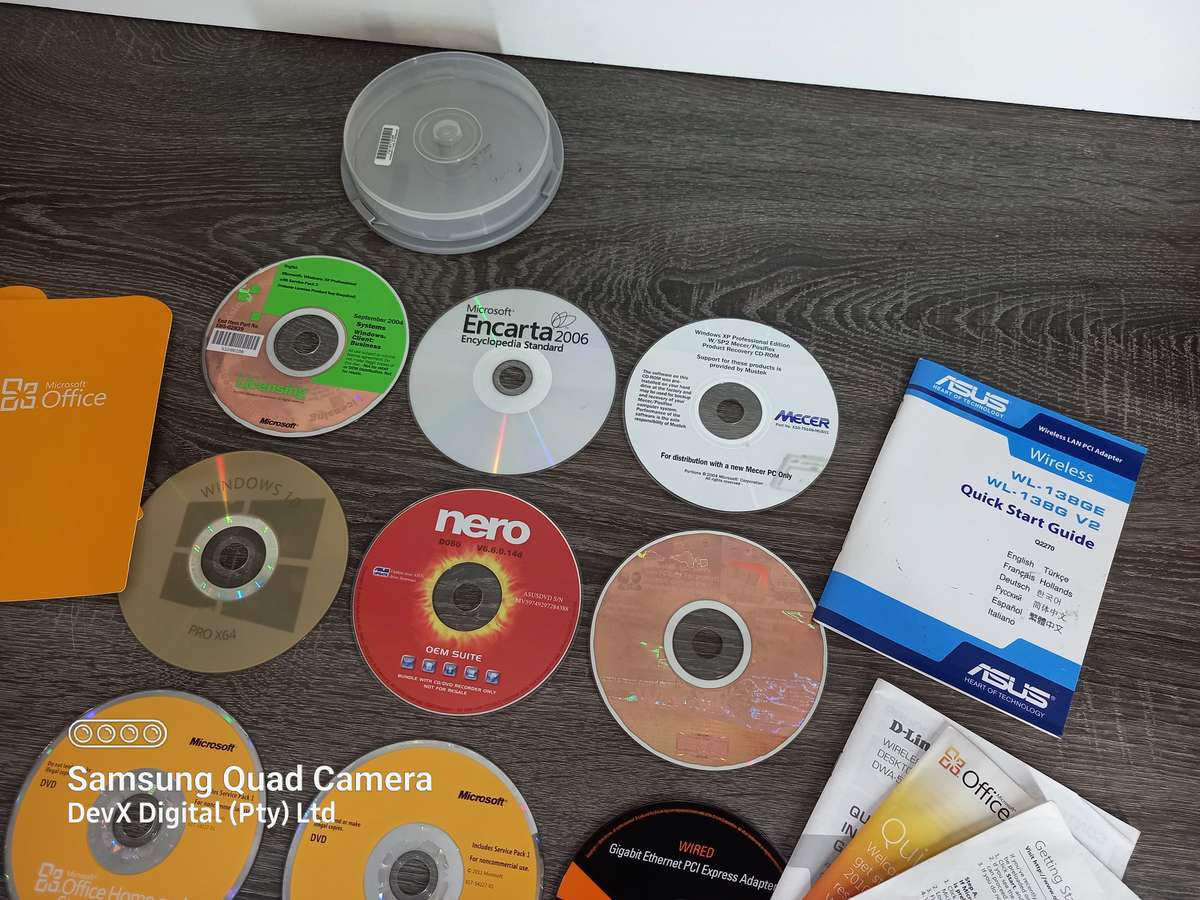 Collectors Lot: Original Software Disks - Including Windows, Office & Drivers + More - 11 Disks