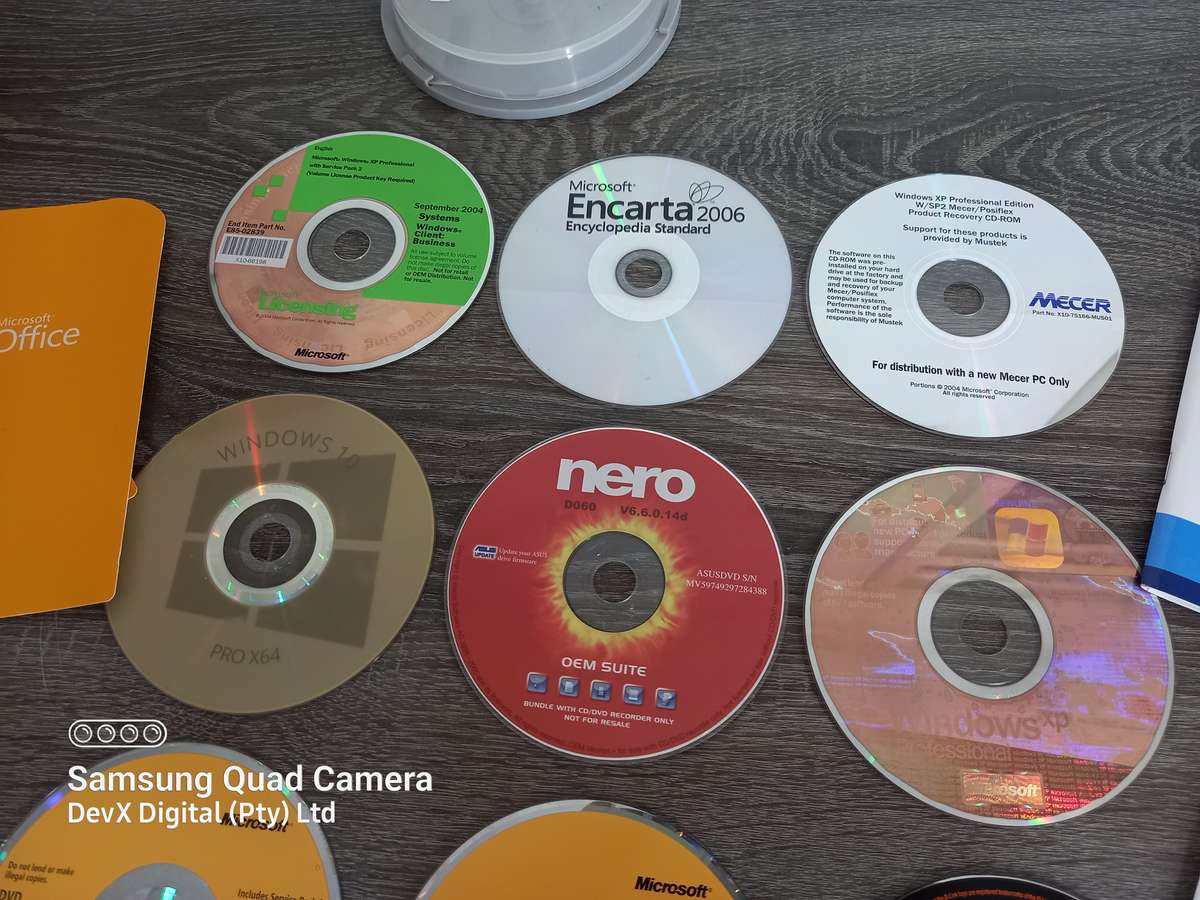 Collectors Lot: Original Software Disks - Including Windows, Office & Drivers + More - 11 Disks