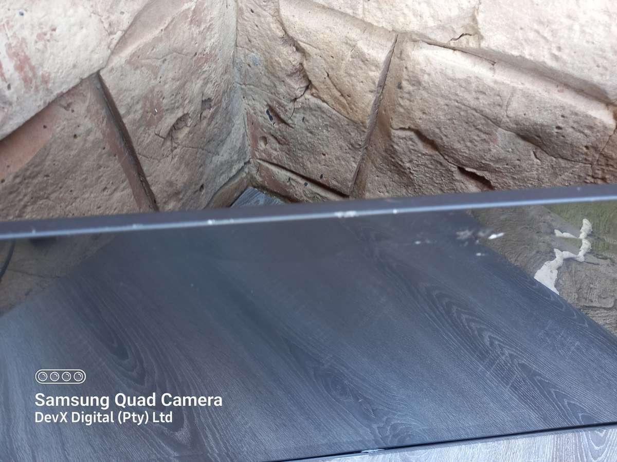 32-inch Mecer HD LED Backlit TV - Model: 32L88F - Cracked Screen & Untested - For Parts/Spares