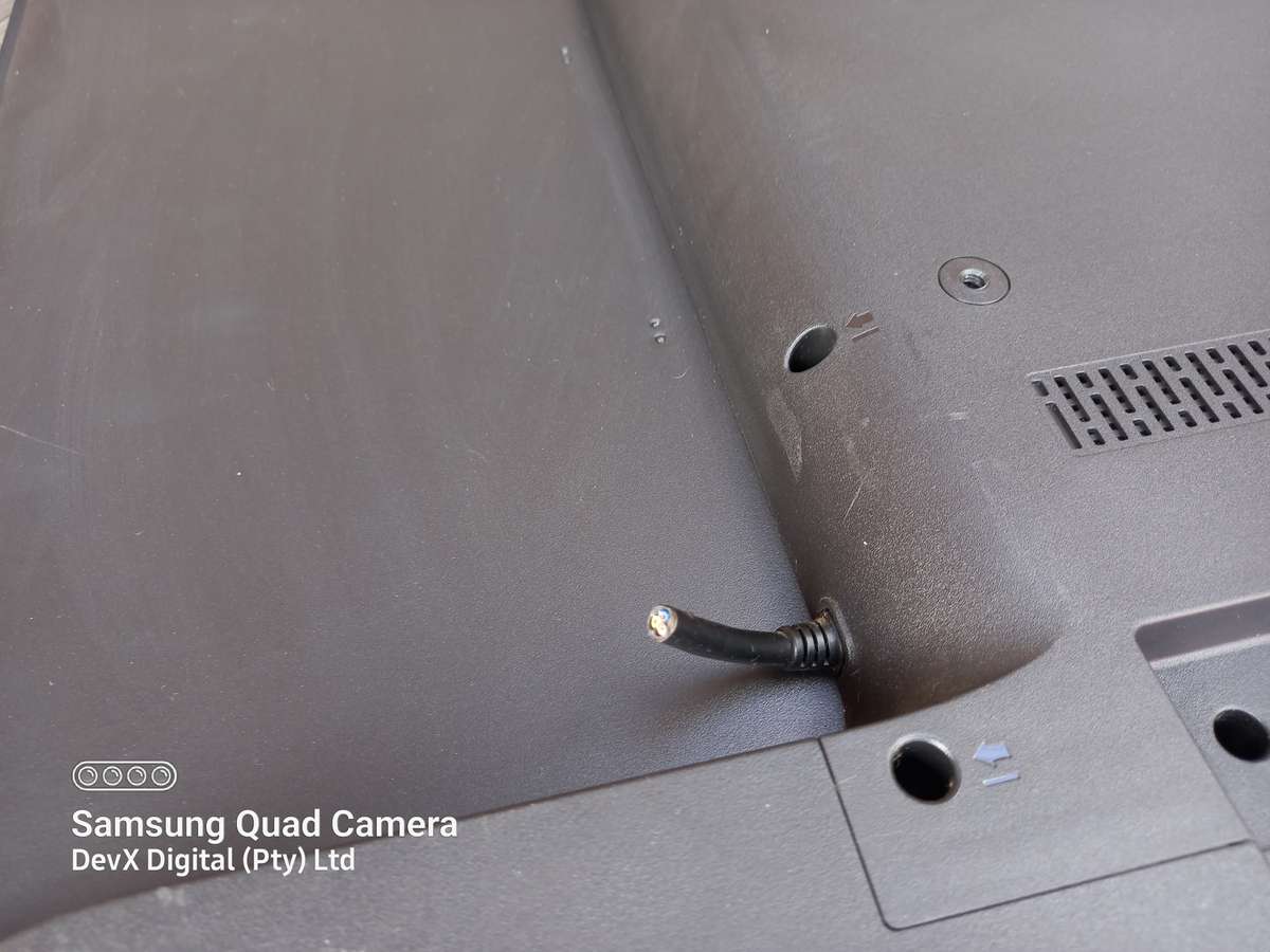 32-inch Mecer HD LED Backlit TV - Model: 32L88F - Cracked Screen & Untested - For Parts/Spares