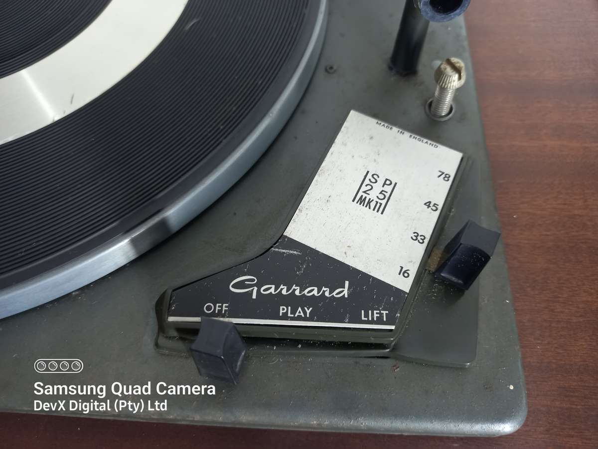 Vintage! Tempest Record Player - Solid Wooden Case - Perfect For Collectors & Vintage Enthusiasts