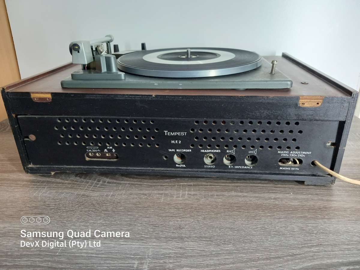 Vintage! Tempest Record Player - Solid Wooden Case - Perfect For Collectors & Vintage Enthusiasts