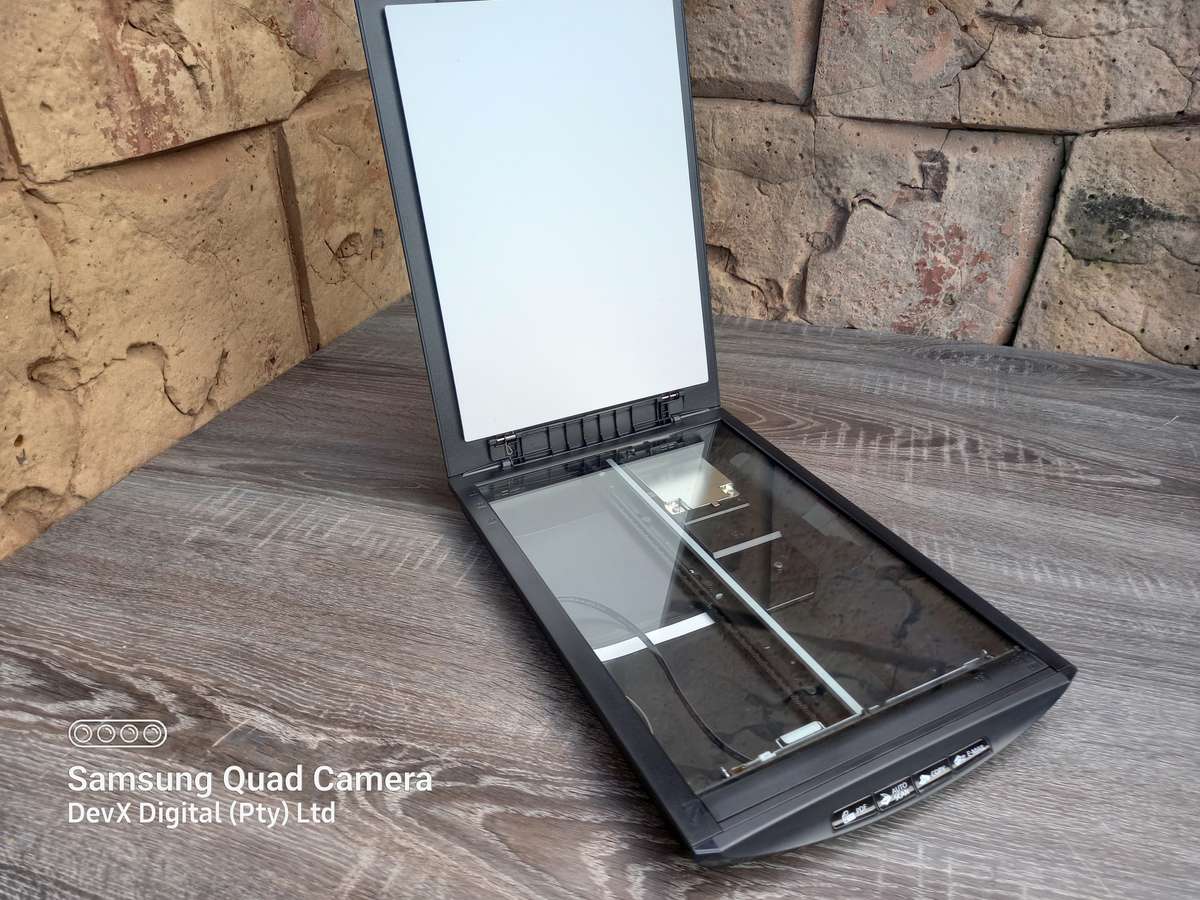 Verified Working - Canon CanoScan LiDe 110 Scanner - Includes Cable & Software - Scan Under 1 Minute