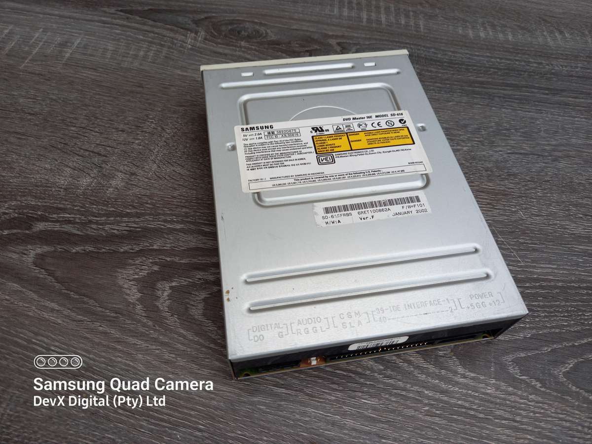 Vintage From 2002 - Original Samsung DVD/CD-ROM - Beige/White Front - IDE Connection - Reading Issue