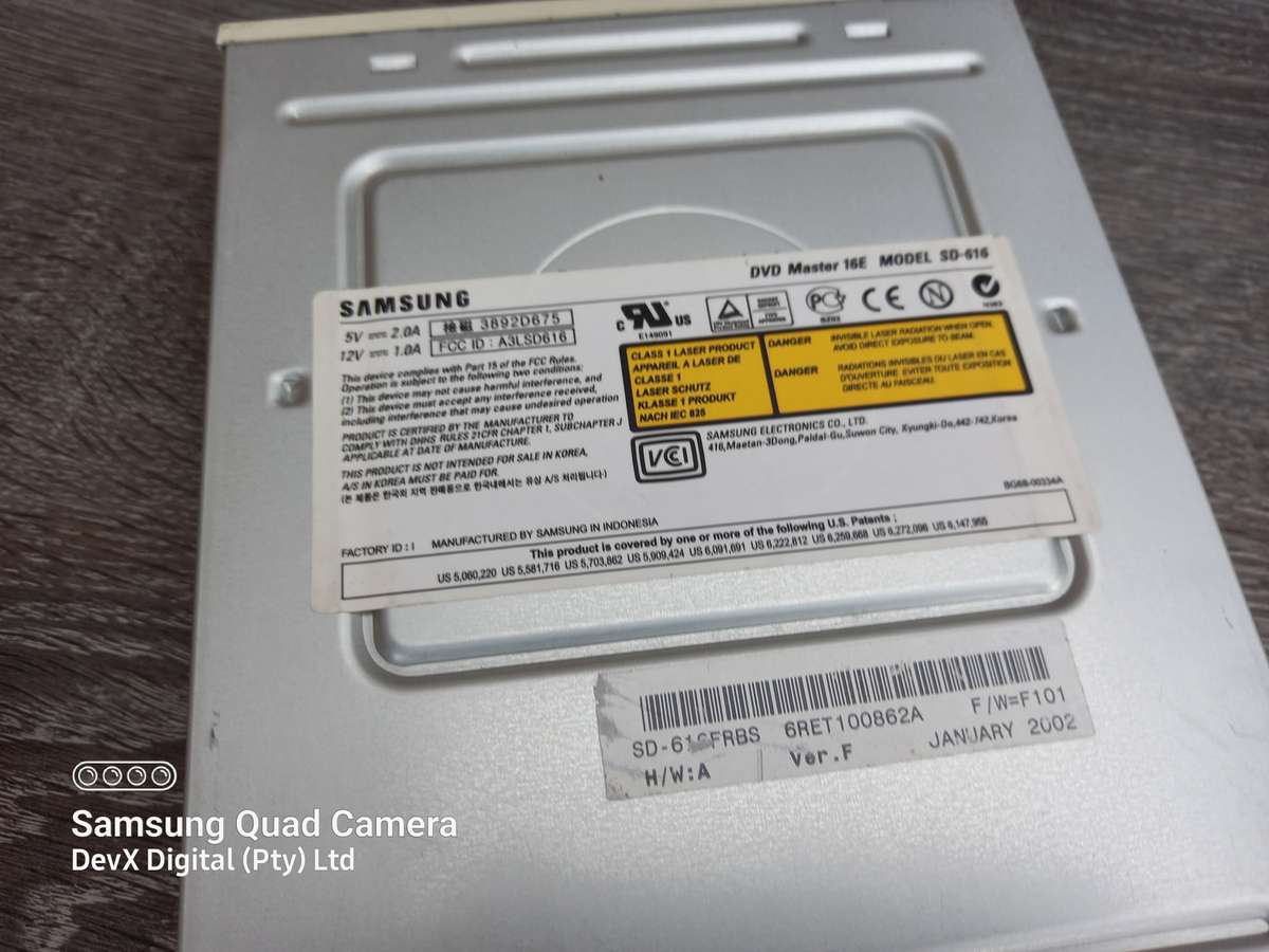 Vintage From 2002 - Original Samsung DVD/CD-ROM - Beige/White Front - IDE Connection - Reading Issue