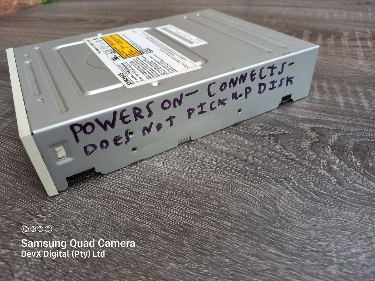 Vintage From 2002 - Original Samsung DVD/CD-ROM - Beige/White Front - IDE Connection - Reading Issue