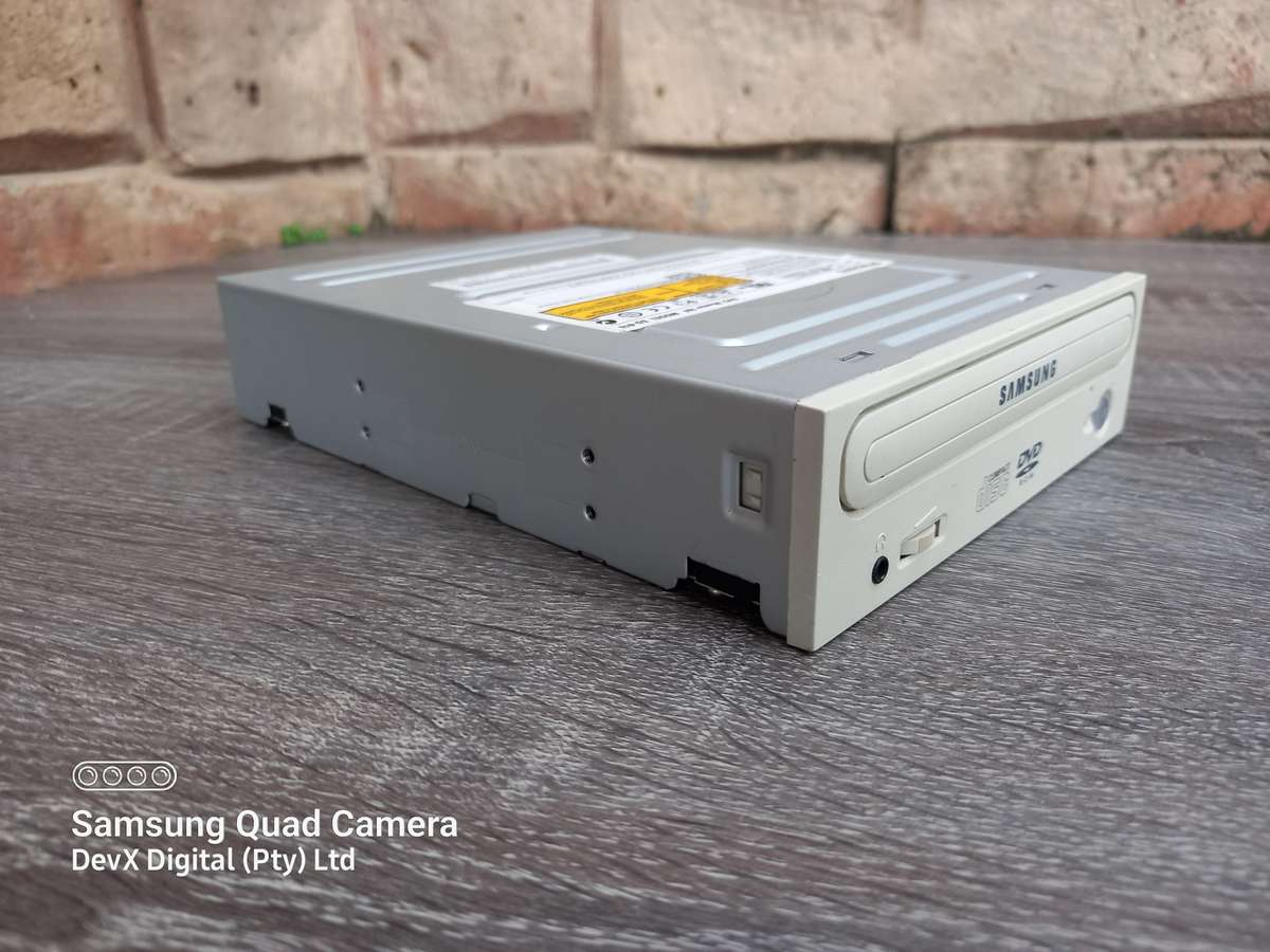 Vintage From 2002 - Original Samsung DVD/CD-ROM - Beige/White Front - IDE Connection - Reading Issue