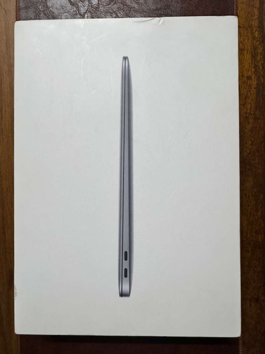 ***LOOK*** Macbook Air M1 in great condition
