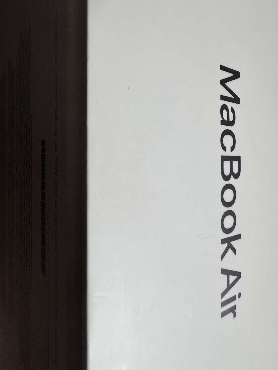 ***LOOK*** Macbook Air M1 in great condition