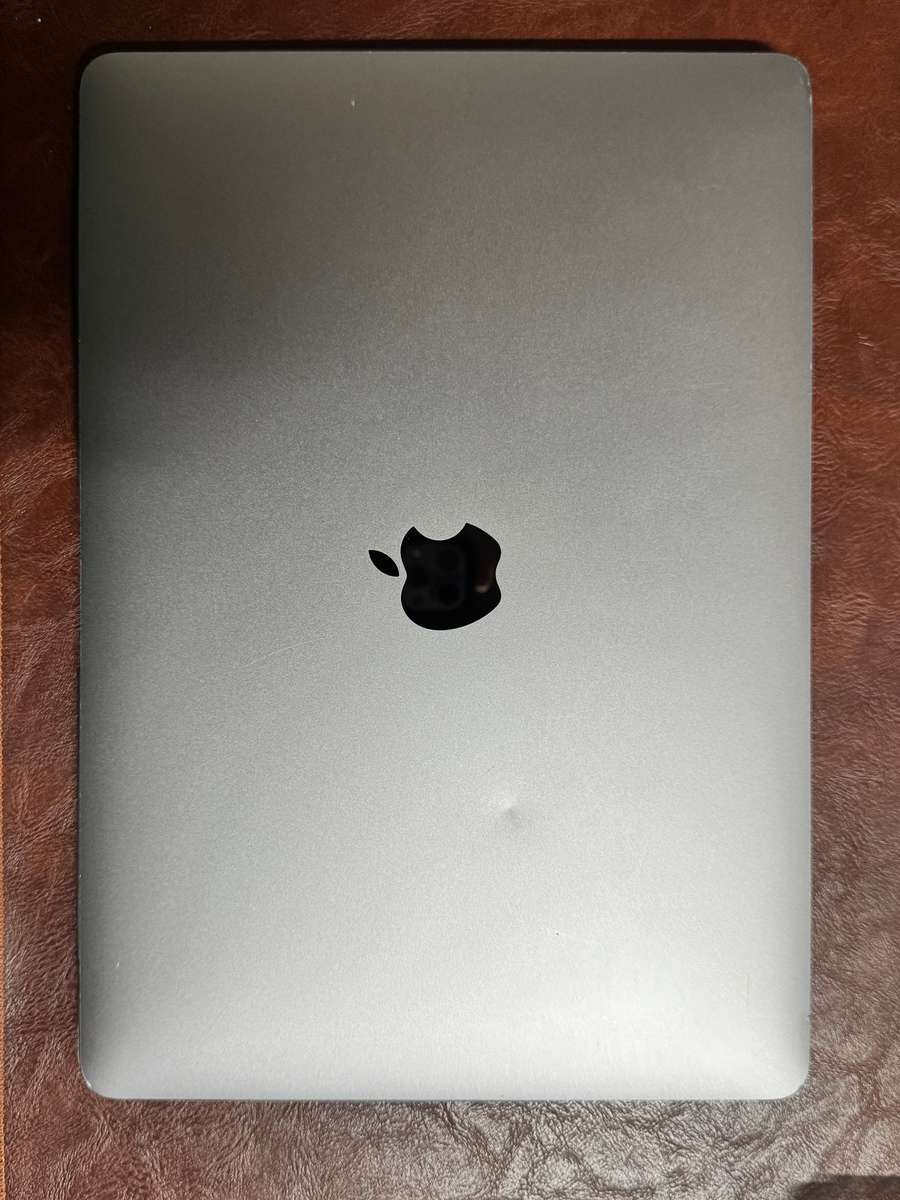 ***LOOK*** Macbook Air M1 in great condition