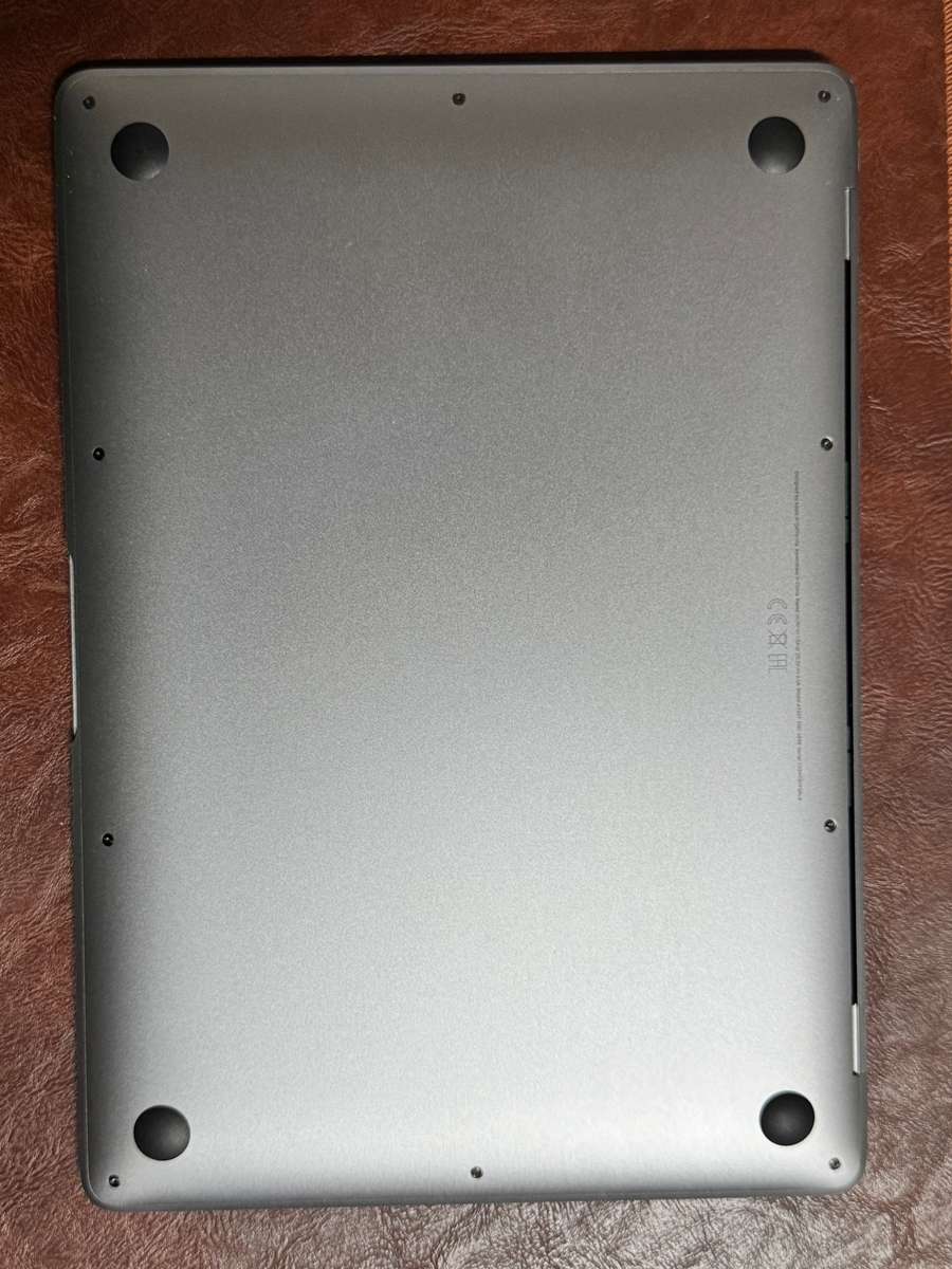 ***LOOK*** Macbook Air M1 in great condition