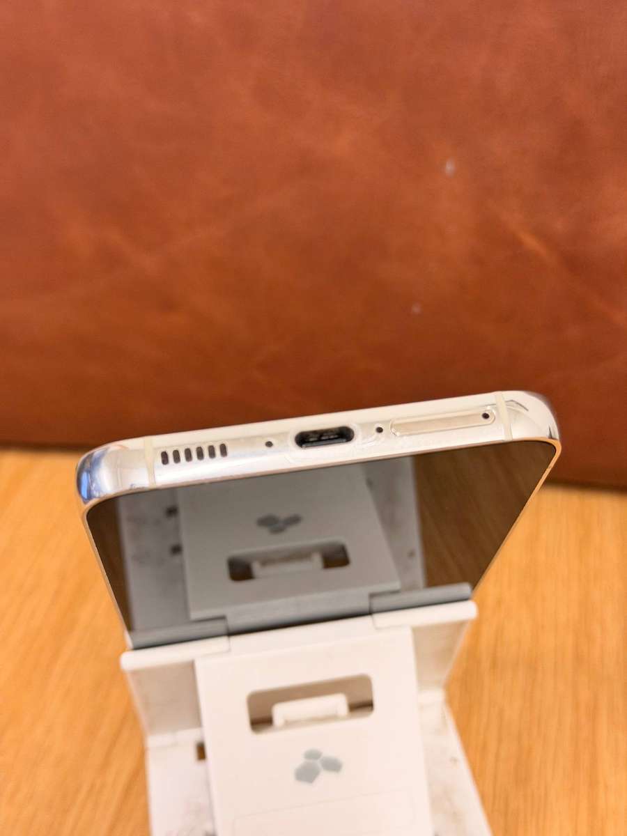 ***LOOK*** Samsung Galaxy S23 and Buds 2 Pro combo in great condition!