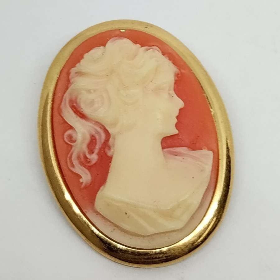 Cameo Brooch #F0075