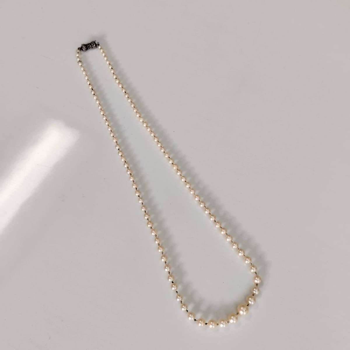 Silver Clasp Pearl Necklace KW018