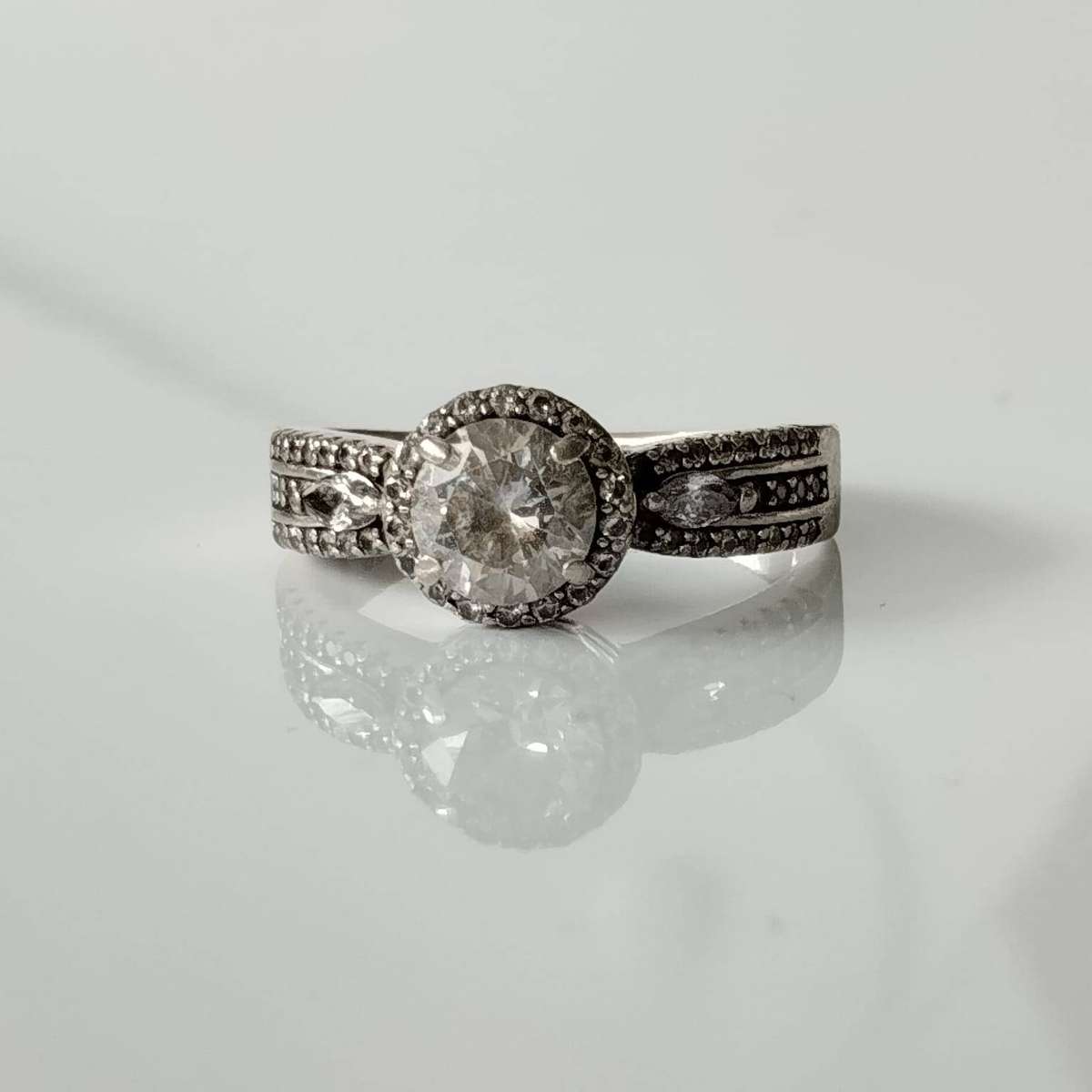 Vintage Style Round Cubic Zirconia Ring