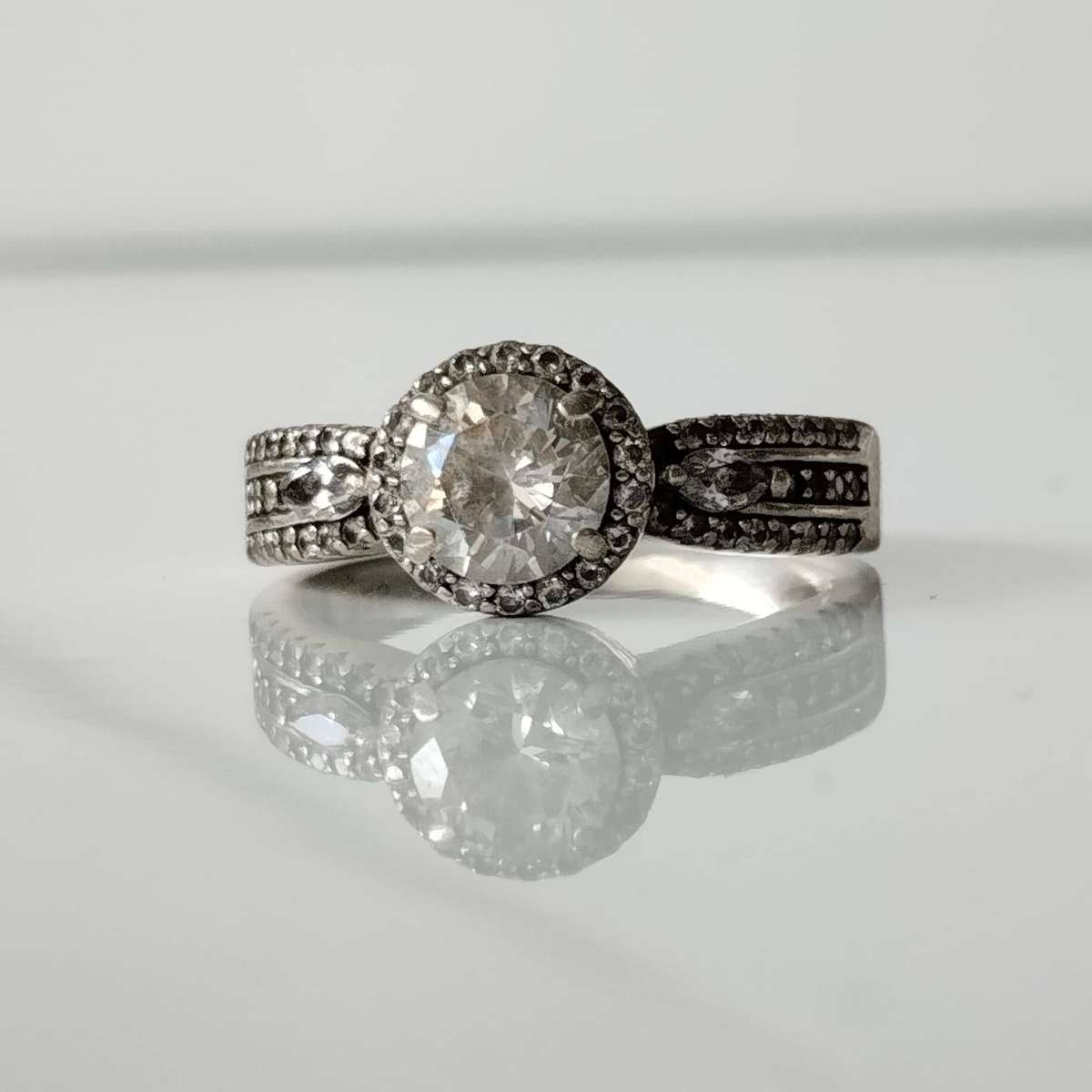 Vintage Style Round Cubic Zirconia Ring